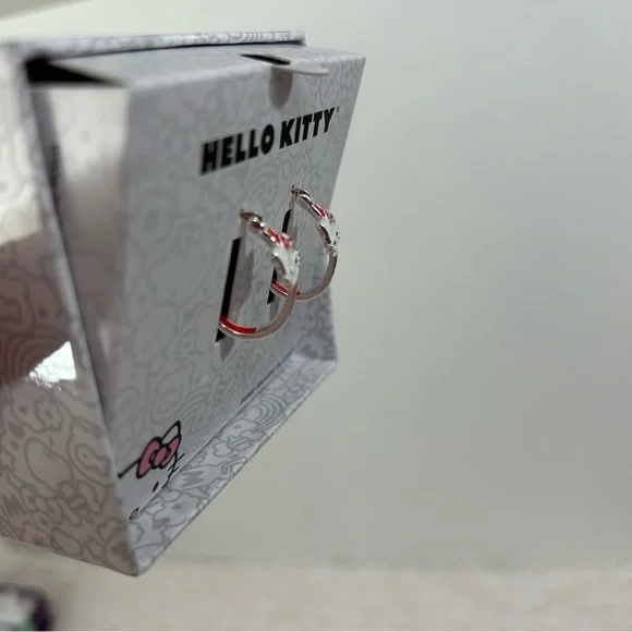 Hello Kitty Silver Plated earrings - Picture 6 of 10